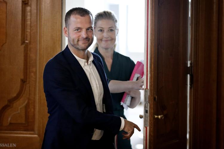 Morten Østergaard og Sofie Carsten Nielsen repræsenterer Radikale Venstre i regeringsforhandlinger med Socialdemokratiet. Foto: Jens Dresling/POLFOTO