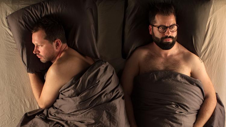 Martin Høgsted (tv.) og Anders Grau (th.) er knuselskelige og superirriterende som Lars og Micki i '10 år senere' på DR 3. Foto: Jacob Sofussen/DR