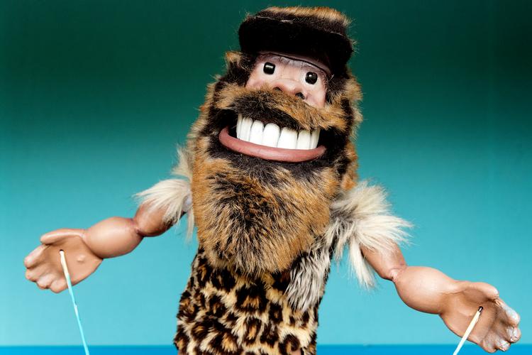 Der er hulemænd på programmet i forestillingen 'Fra tidernes morgen', der spilles til og med 7. juli. Herefter overtager forestillingen 'Den lykkeligste i verden'. Foto: Peter Hove Olesen/POLFOTO