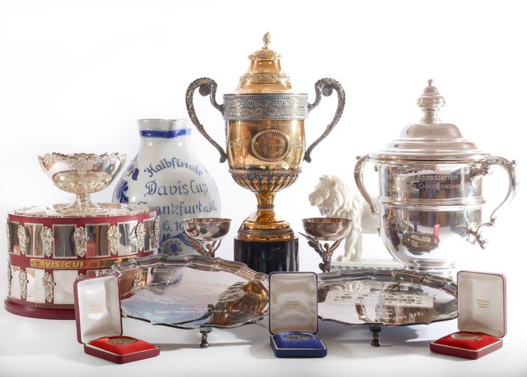 Et udsnit af de pokaler og medaljer, der blandt meget andet sættes på auktion for at skaffe penge til Boris Beckers konkursbo.
   Foto: -/Ritzau Scanpix