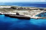 En af Chagos-øerne er atollen Diego Garcia, der huser en stor flåde- og luftbase. Foto: Wikimedia Commons