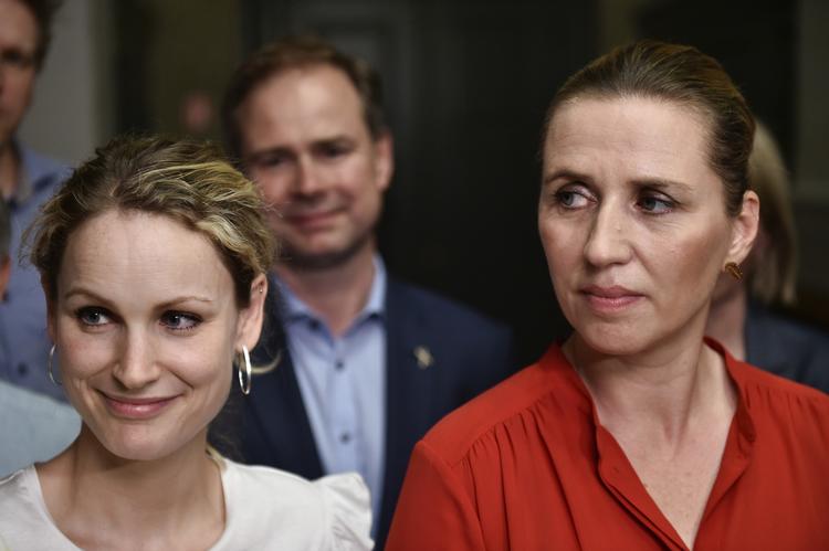 Kort før midnat tirsdag og efter 20 dages forhandlinger, kom S, Enhedslisten, SF og Radikale ud af forhandlingslokalet og annoncerede, at de fire partier er enige om en fælles forståelse.  Foto: Mads Claus Rasmussen/Ritzau Scanpix