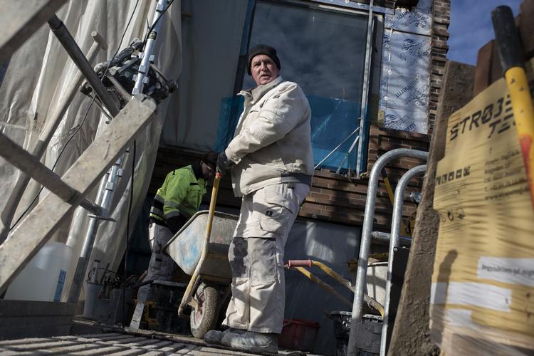 Politiken mødte under valgkampen Michael Liesk på 62 år. Han er plaget af smerter efter 37 år som murerarbejdsmand. Foto: Jens Hartmann Schmidt/POLFOTO