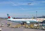 Tiffani Louise O’Brien blev efterladt i et tomt Air Canada fly i Torontos internationale Pearson-lufthavn. Air Canada-flyet her står dog i Trudeau-lufthavnen i Montreal.
   
   Foto: Daniel Slim/Ritzau Scanpix