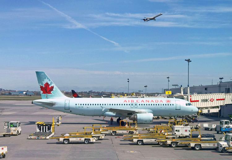  Tiffani Louise O’Brien blev efterladt i et tomt Air Canada fly i Torontos internationale Pearson-lufthavn. Air Canada-flyet her står dog i Trudeau-lufthavnen i Montreal.
   
   Foto: Daniel Slim/Ritzau Scanpix