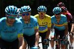 Jakob Fuglsang - her i gult under Critérium du Dauphiné - kan se frem til at blive stærkt assisteret også i Tour de France.
 Foto: Anne-christine Poujoulat/Ritzau Scanpix