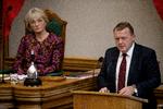 Dansk Folkepartis Pia Kjærsgaard og snart tidligere statsminister Lars Løkke Rasmussen (V) rejser begge kritik af den nyligt indgåede 'forståelsesaftale' mellem S, SF, R og Ø. Billede fra Folketingets åbning i 2016.
   Foto: Peter Hove Olesen/POLFOTO