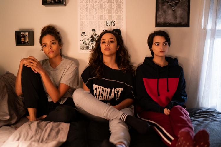'Trinkets' handler om problemer med familien, og de går aldrig af mode. Foto: Allyson Riggs/Netflix