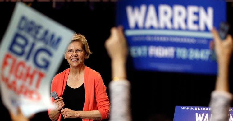 Demokratisk præsidentkandidat  Elizabeth Warren er blandt forhånds-
favoritterne. Her ses hun tale på Florida International University i Miami i Florida forud for debatten onsdag aften.  Foto: Rhona Wise/Ritzau Scanpix