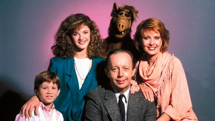 Max Wright spillede faren i familien Tanner, der adopterede det nuttede rumvæsen Alf.  Foto: PR: Alien Productions/Warner Bros 