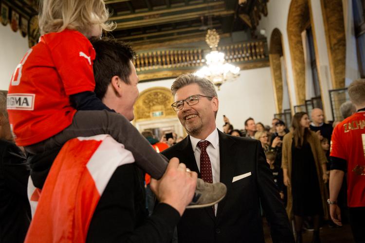 Københavns overborgmester Frank Jensen var en glad mand, da Danmark vandt VM i håndbold på hjemmebane. Tilmed blev turneringen »en stor økonomisk gevinst« for kommunen, slog han siden fast. Også selv om analysen bag ikke konkluderede det. Foto: Louise Herrche Serup/POLFOTO