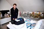 Der bliver pakket en hel del ting og sager, når Holger Rune skal på tur for at jagte succes i sin tenniskarriere. Men han holder meget af rejselivet.
   Foto: Tariq Mikkel Khan/POLFOTO