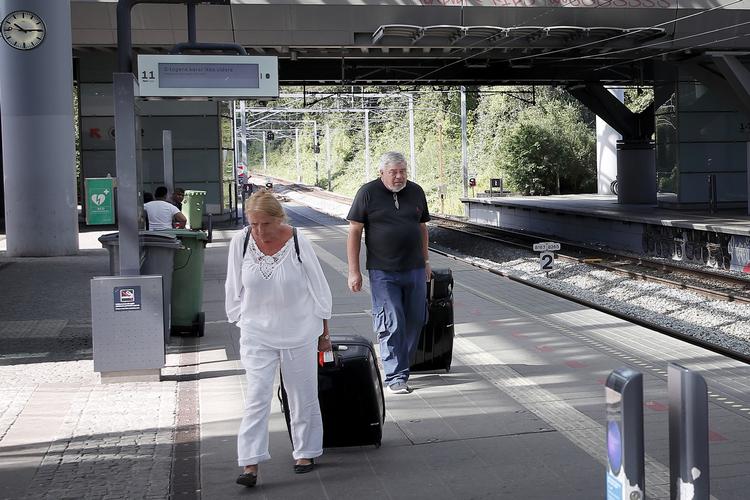 S-togene holdt stille en times tid i formiddag. Her ses resultatet på Flintholm Station. 
   Foto: Jens Dresling/POLFOTO