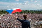 250.000 tjekker. Så mange var der ifølge de officielle tal ved søndagens demonstration mod Tjekkiets ministerpræsident Andrej Babis i Prag. Tal fra telemasterne tyder dog på, at tallet nok nærmere bevægede sig op mod de 290.000. 
   Foto: Michal Cizek/Ritzau Scanpix