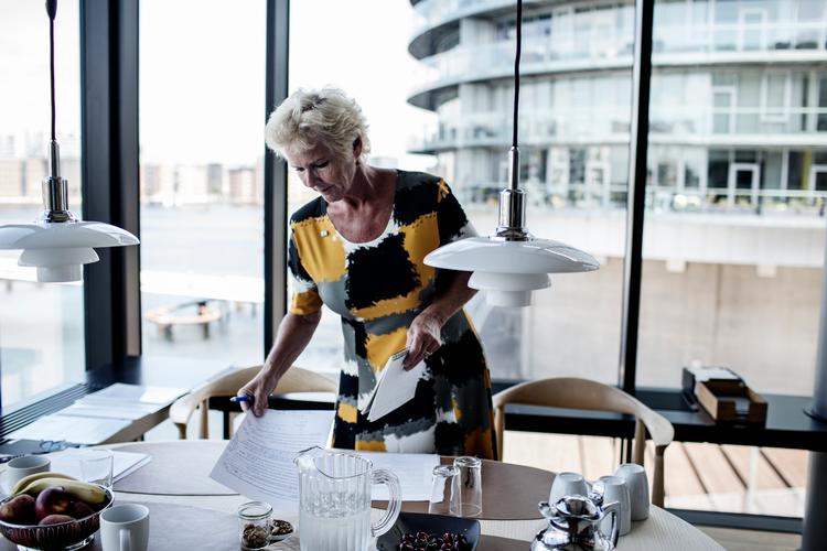 I fagbevægelsens top er der begejstring over den ny regerings satsning på klima, men det må ikke ende med at blive den lille mand, som betaler regningen, fremhæver formand Lizette Risgaard fra Fagbevægelsens Hovedorganisation.
   Foto: Ditte Valente