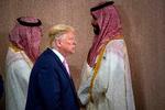 Saudi-Arabiens kronprins, Mohammed bin Salman (th.), mødtes bl.a. med Donald Trump ved G20-mødet i Japan. 
   Foto: Eliot Blondet/Ritzau Scanpix