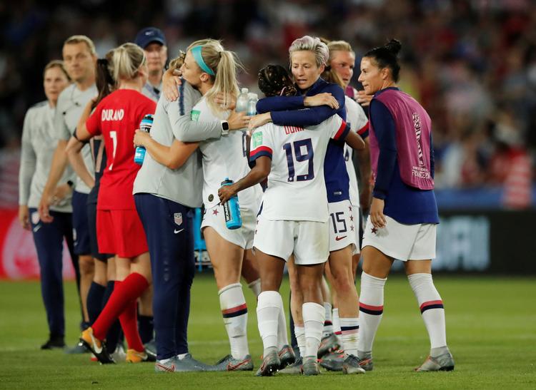 Megan Rapinoe i blåt blev helten for USA, da holdet spillede sig videre ved VM.  Foto: Benoit Tessier/Ritzau Scanpix