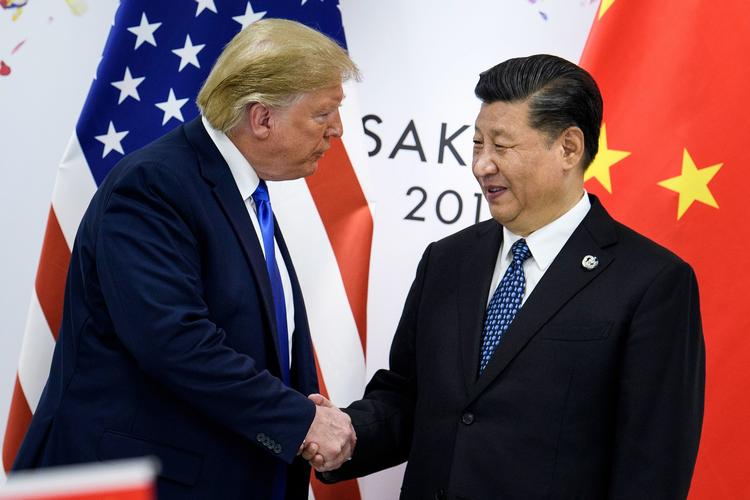 Både USA's præsident, Donald Trump, og Kinas præsident, Xi Jinping, slog den forsonende tone an, da de lørdag mødtes for at diskutere handelskrigen mellem de to lande. Foto: Brendan Smialowski/Ritzau Scanpix