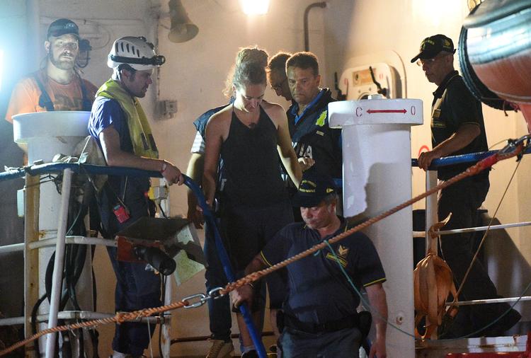 31-årige Carola Rackete er dagens mest omtalte kaptajn i Italien. Foto: Guglielmo Mangiapane/Ritzau Scanpix