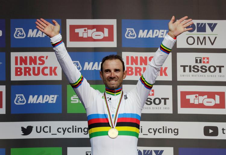 Alejandro Valvertde i den VM-trikot, som han også vil bære i Tour de France, selv om han i dag blev national mester.
 Foto: Heinz-peter Bader/Ritzau Scanpix