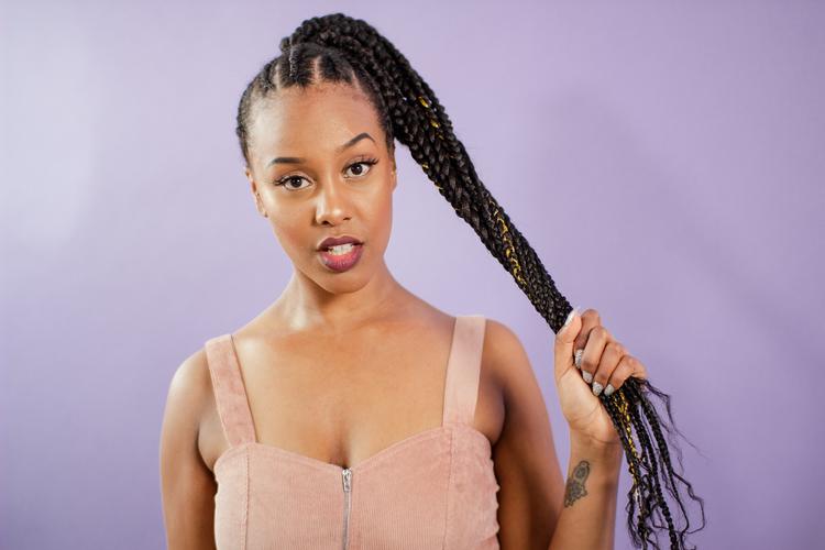 FVN alias eritreisk-danske Feven Geles er sommerklar med to nye singler, 'Mad Ting' og 'Sunkissed'. 