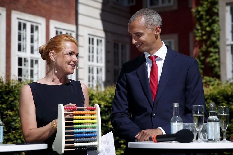 Torsdag fik
Mattias Tesfaye  overrakt ministerposten af Inger Støjberg. Foto: Jens Dresling/POLFOTO