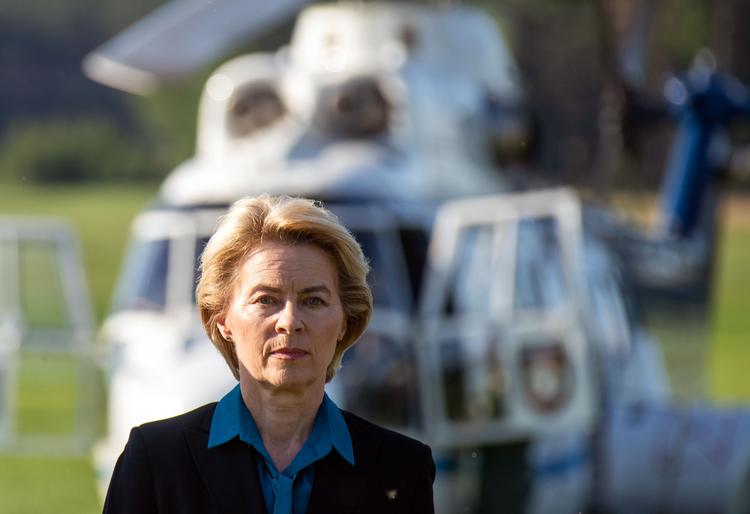 Den tyske forsvarsminister Ursula von der Leyen har haft sin del af politiske problemer, der har holdt hende fra at ramme toppen af tysk politik. Men nu har hun fået jobbet som kommissionsformand i EU.  Foto: Jens Buttner/Ritzau Scanpix