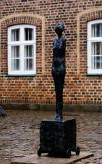 Ny Carlsbergfondet er kendt for donationer til køb af kunstværker, som Giacomitti's ensomme skulptur, 'Kvinde på kærre',  der siden 1965 har kunnet beundres i Holstebro. Men hvad betyder kunst for vores samfund i bredere forstand skal der nu forskes i på Københavns Universtitet.  Foto: Carsten Ingemann/POLFOTO