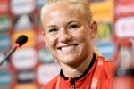 Pernille Harder har fulgt VM-slutrunden tæt i Frankrig og mærker en klar, øget interesse for kvindefodbolden.
   Foto: Tariq Mikkel Khan/POLFOTO