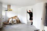 Vandskade. Indmaden blev skraldet ud af familien Thorup Jensens hus, da vandskaden ramte sidste år.     70.000 danskere får hvert år rørskader
 Foto: Finn Frandsen/POLFOTO