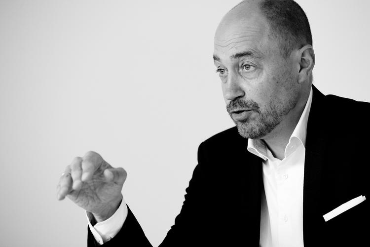 Som ny  sundheds- og ældreminister vil Magnus Heunicke (S) forhindre, at børn og unge begynder at ryge. Men han er ikke klar til at sige, hvad en pakke smøger skal koste.
   Foto: Peter Hove Olesen/POLFOTO