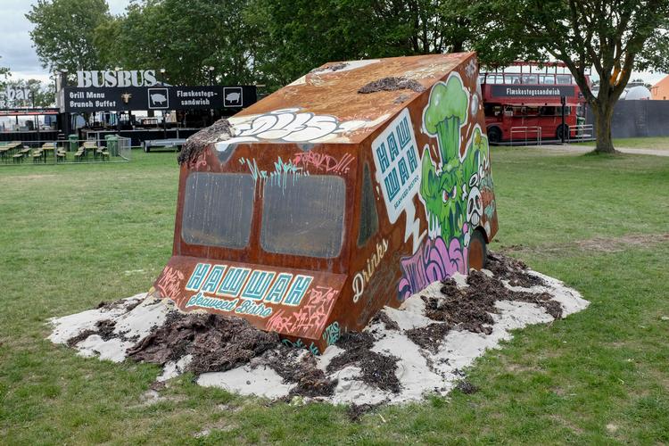 I den postapokalyptiske udørk står Søren Aagaards foodtruck tilbage som et mindesmærke over vores ødsle og hykleriske madkultur.  Foto: Morten J. Eriksen