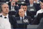 Lur. Nyvalgte Silvio Berlusconi faldt i søvn under Europaparlamentets første samling efter valget. Foto: Frederick Florin/Ritzau Scanpix