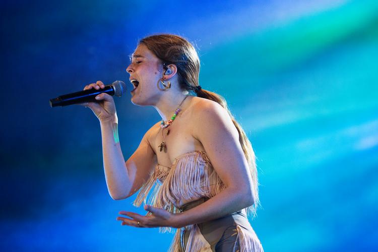 At Maggie Rogers var leveringsdygtig i følelser var man ikke et sekund i tvivl om, da hun optrådte på Avalov. Foto: Thomas Borberg/POLFOTO