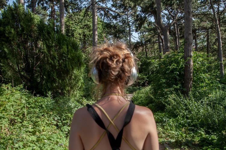 Engang gik man i teatret, satte sig ned og slugte det, der foregik på scenen. I dag er publikum ofte en lige så stor del af forestillingen - ikke mindst i byvandringerne. Foto: Thomas Seest