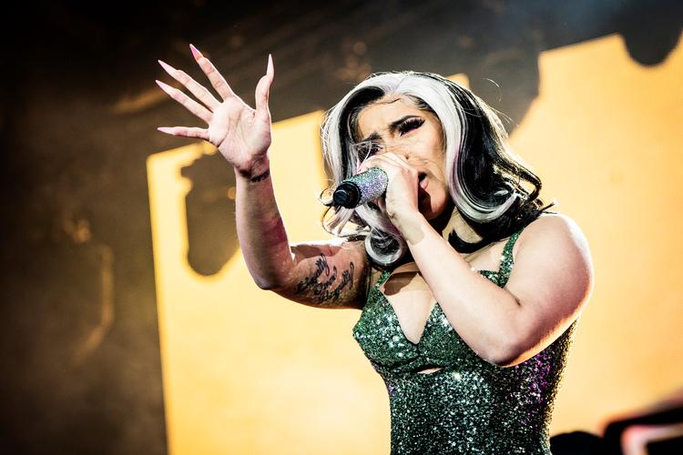 Anmelderne er enige om, at der var fuld smæk på sceneshowet, da Cardi B gæstede Orange Scene onsdag aften.  Foto: Jens Hartmann Schmidt/POLFOTO