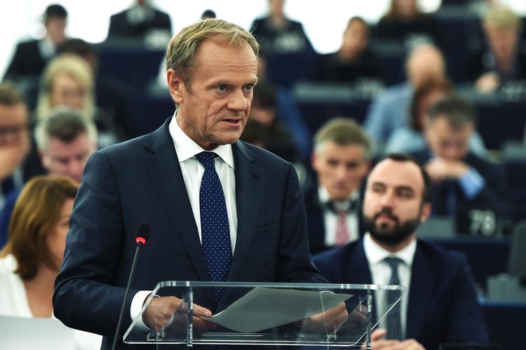 Kritik. Donald Tusk blev skældt grundigt ud i parlamentet over toppostaftalen. Foto: Frederick Florin/Ritzau Scanpix
