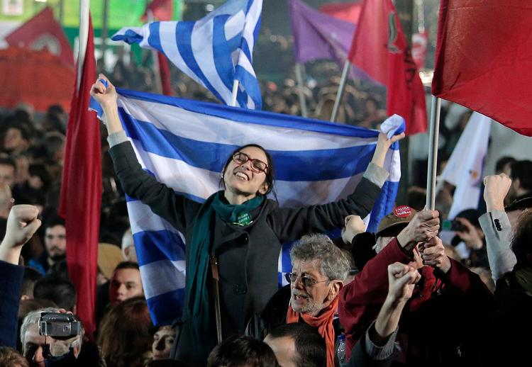 
    Stemningen var høj blandt venstrefløjens vælgere i 2015. I dag risikerer de at tabe, men deres parti vil fortsæt være en magtfaktor. Foto: (AP Photo/Lefteris Pitarakis)
   Foto: Lefteris Pitarakis/Ritzau Scanpix