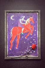  Thorhauges værker repræsenterer i lige så høj grad en 90’er-poesi af ‘girl power’, som den helt unge generation i dag dyrker med bøllehat, stumpede stropbluser og kittenheals. Foto: Emil Lyders 