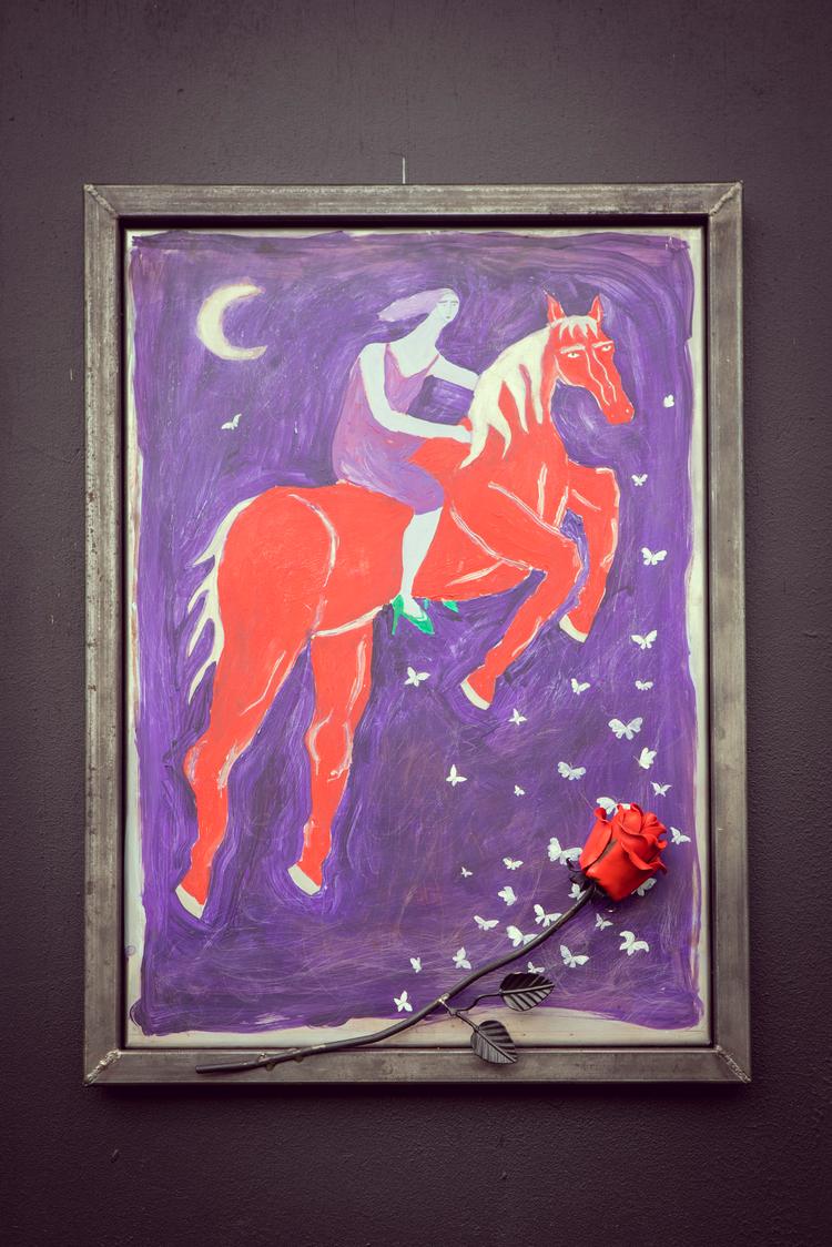  Thorhauges værker repræsenterer i lige så høj grad en 90’er-poesi af ‘girl power’, som den helt unge generation i dag dyrker med bøllehat, stumpede stropbluser og kittenheals. Foto: Emil Lyders 