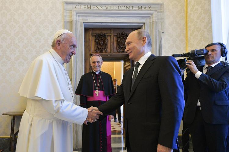 Ruslands præsident, Vladimir Putin, på besøg i Vatikanet. Foto: Handout/Ritzau Scanpix