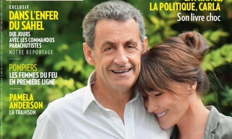 Frankrigs tidligere præsident, NIcolas Sarkozy, er 10 centimeter lavere end sin kone, Carla Bruni. Det er svært at se på dette billede.  Foto: Paris Match