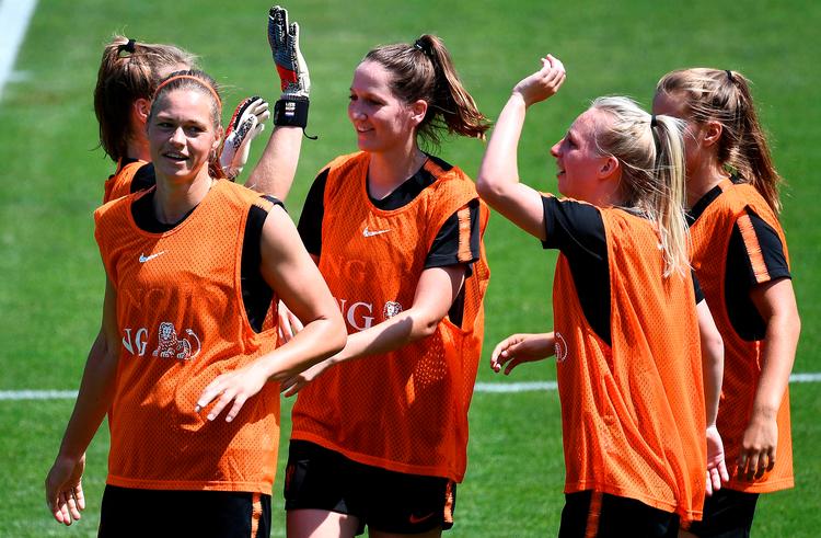 Humøret var højt blandt de hollandske spillere under den afsluttende træning før VM-finalen. Foto: Franck Fife/Ritzau Scanpix