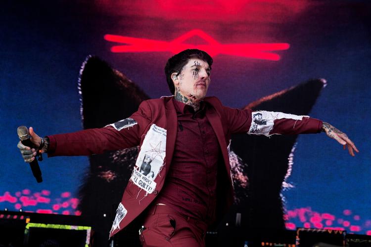 Den altoverskyggende frontmand for Bring Me The Horizon hedder Oliver Sykes, og han havde malet tårer i ansigtet til lejligheden.   Foto: Emma Sejersen/POLFOTO