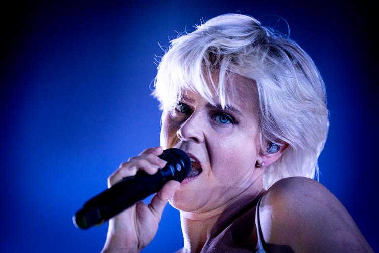 Robyn er trådt udenfor popmusikkens nedtrådte stier, har taget kontrol over sin egen fortælling og efter flere års fravær til sidst fundet musikken i dansen, i kroppen, på albummet ’Honey’. Foto: Jens Hartmann Schmidt/POLFOTO