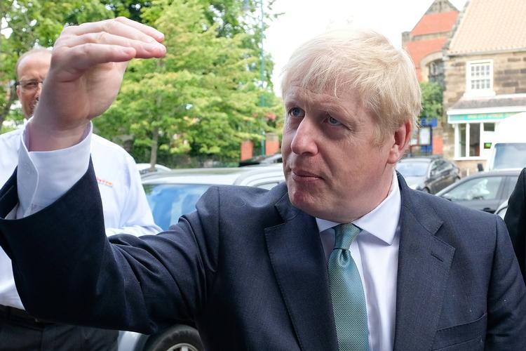 Boris Johnson fotograferet i går i byen Guisborough. Foto: Pool/Ritzau Scanpix