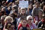Flere tusind mennesker var samlet til demonstration i april på grund af mangel på pædagoger i landets daginstitutioner. Der var demonstrationer i næsten 60 byer landet over, her i København, hvor omkring 10.000 børn og forældre var mødt op.
   Foto: Jacob Ehrbahn/POLFOTO