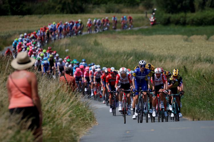Så ruller Tour de France-feltet af sted uden Jørgen Leth som TV 2-kommentator. Foto: Christian Hartmann/Ritzau Scanpix