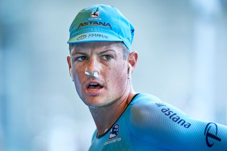 Jakopb Fuglsang i gang med at rulle af efter dagens holdløb.
 Foto: Claus Bonnerup/Ritzau Scanpix