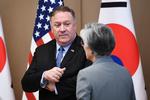 Forholdet mellem USA og Iran er køligt. Og det bliver formentlig ikke varmere af, at den amerikanske udenrigsminister, Mike Pompeo, nu varsler flere sanktioner mod Iran. Trump har trukket sit land ud af atom-aftalen, mens Iran i månedsvis har været frustreret over de amerikanske sanktioner.  Foto: Brendan Smialowski/Ritzau Scanpix